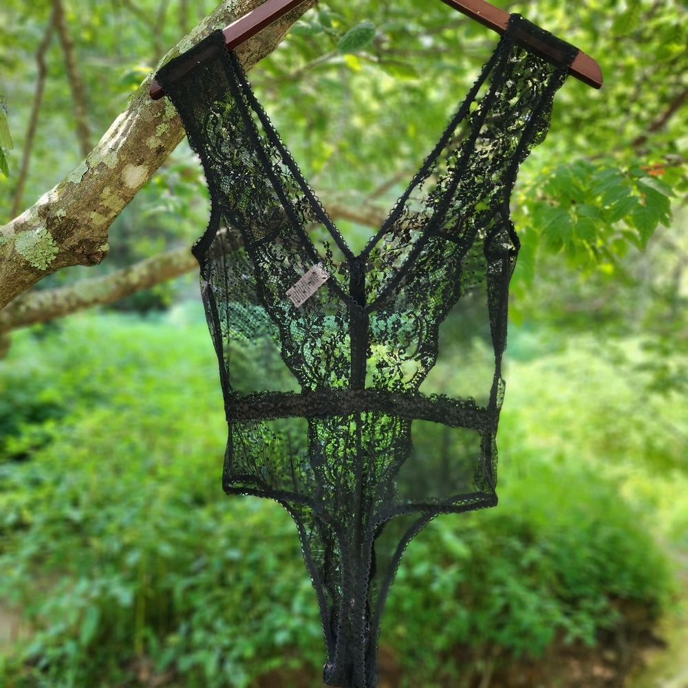 VICTORIAS SECRET SHEER LACE BODYSUIT